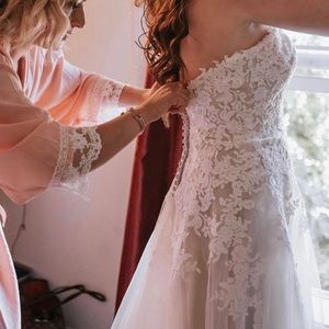 Sincerity Bridal wedding gown. Style #4026. Size 6.